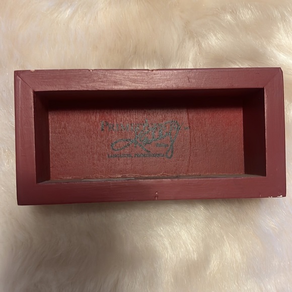 Decor - Picture 3 of 3